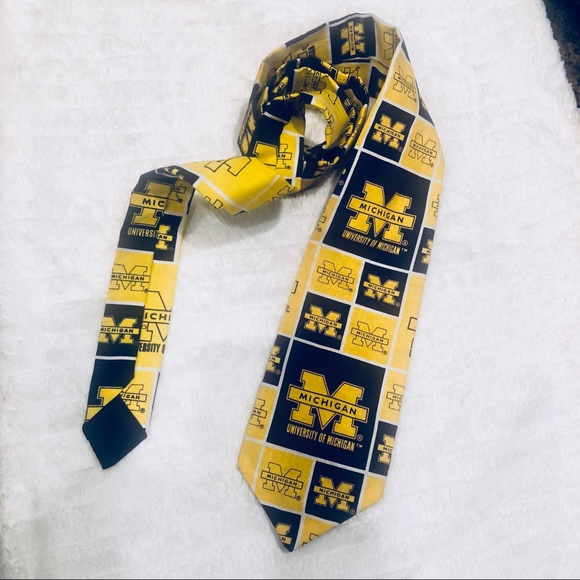 🏈MENS U OF MICHIGAN COTTON TIE - Picture 5 of 5